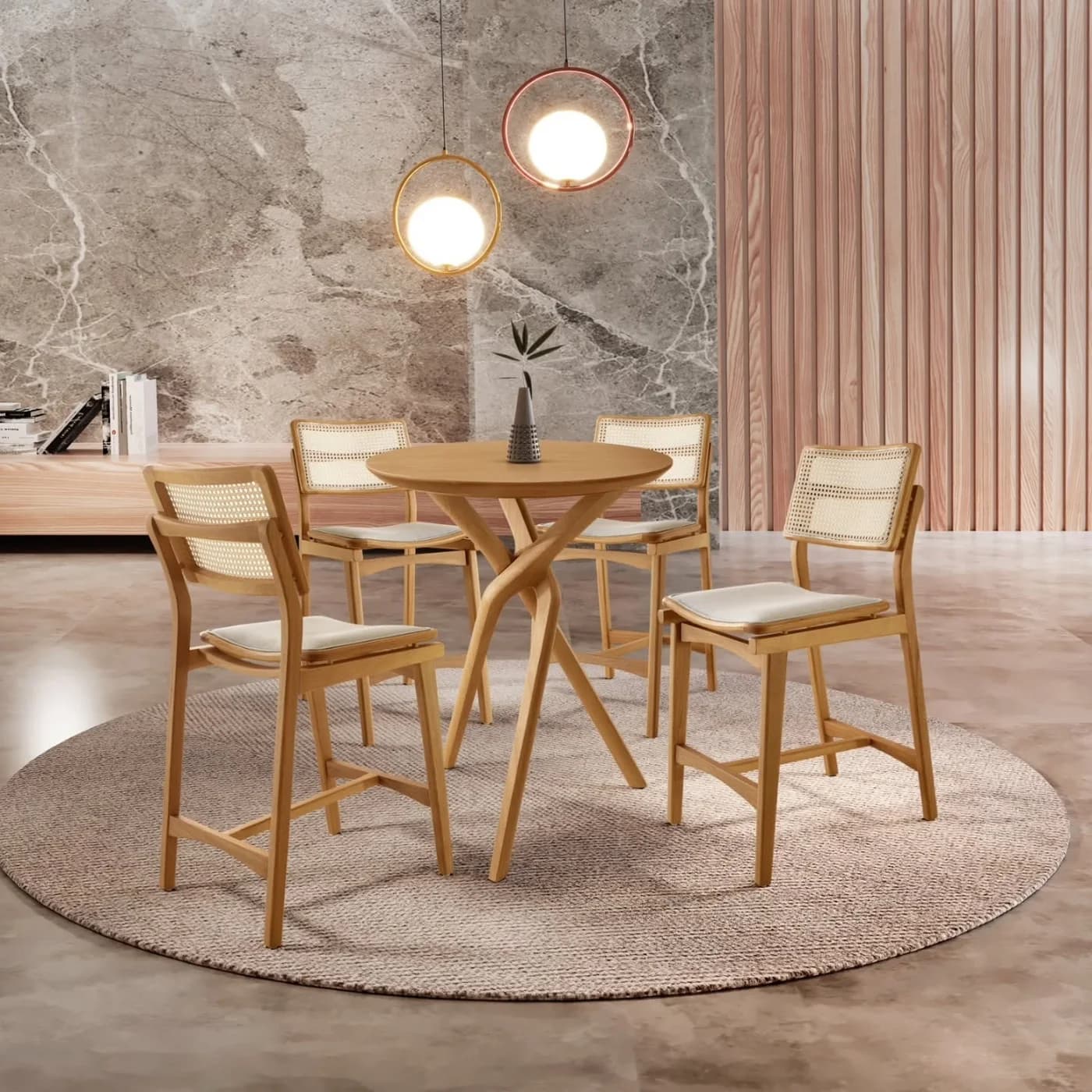 Bistrô com banquetas de palhinha