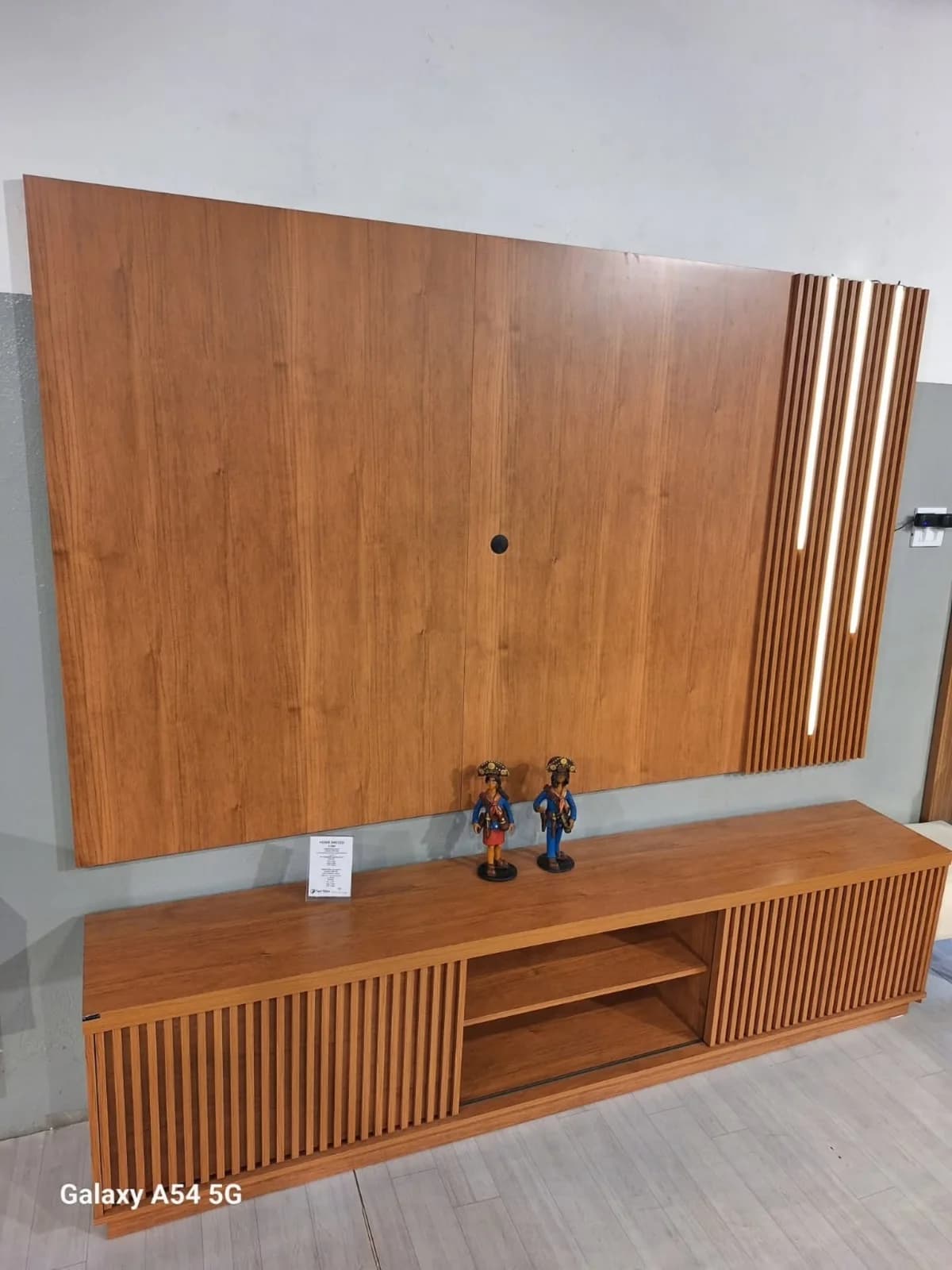Painel ripado com LED e rack ripado